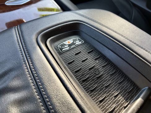 Used 2017 Cadillac Escalade ESV Luxury image 38