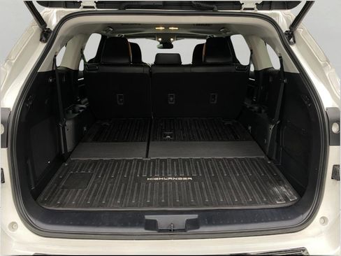 Used 2021 Toyota Highlander Limited image 8