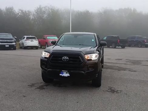 Used 2021 Toyota Tacoma SR w/ SR Convenience Package image 3