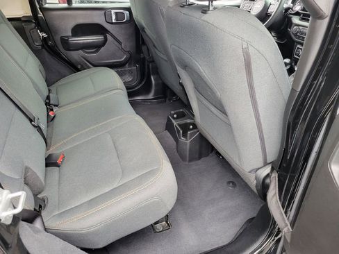 Used 2025 Jeep Wrangler Unlimited Sport AWD/4WD image 18