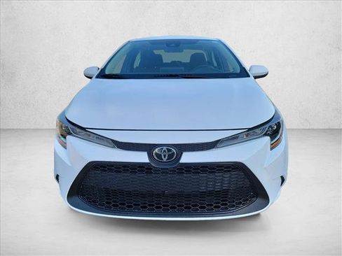 Used 2022 Toyota Corolla LE FWD image 2