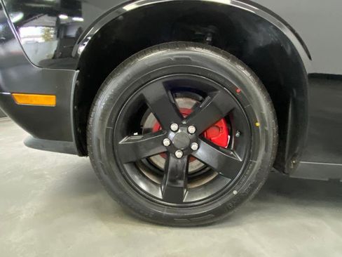 Used 2012 Dodge Challenger SXT image 19