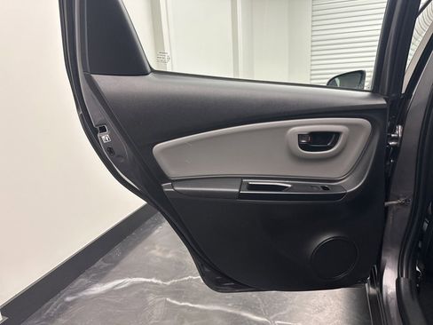 Used 2017 Toyota Yaris L image 14