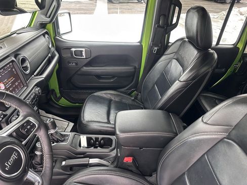 Used 2018 Jeep Wrangler Unlimited Sahara image 17