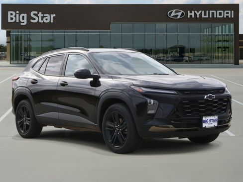 Used 2025 Chevrolet Trax ACTIV w/ Sunroof Package image 6