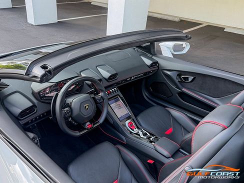 Used 2020 Lamborghini Huracan EVO AWD/4WD image 2