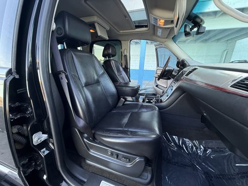 Used 2008 Cadillac Escalade AWD image 16