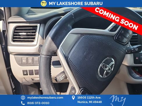 Used 2017 Toyota Highlander XLE AWD/4WD image 16