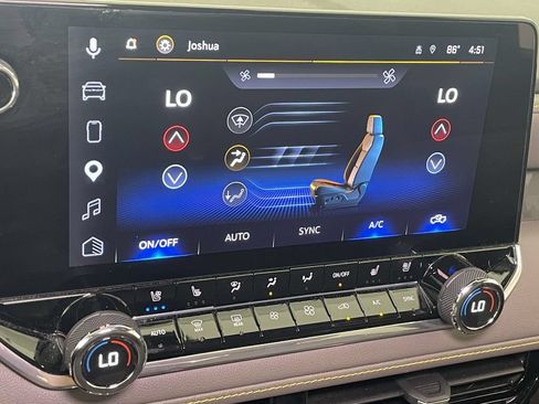 Used 2023 Chevrolet Colorado ZR2 w/ ZR2 Convenience Package III AWD/4WD image 25