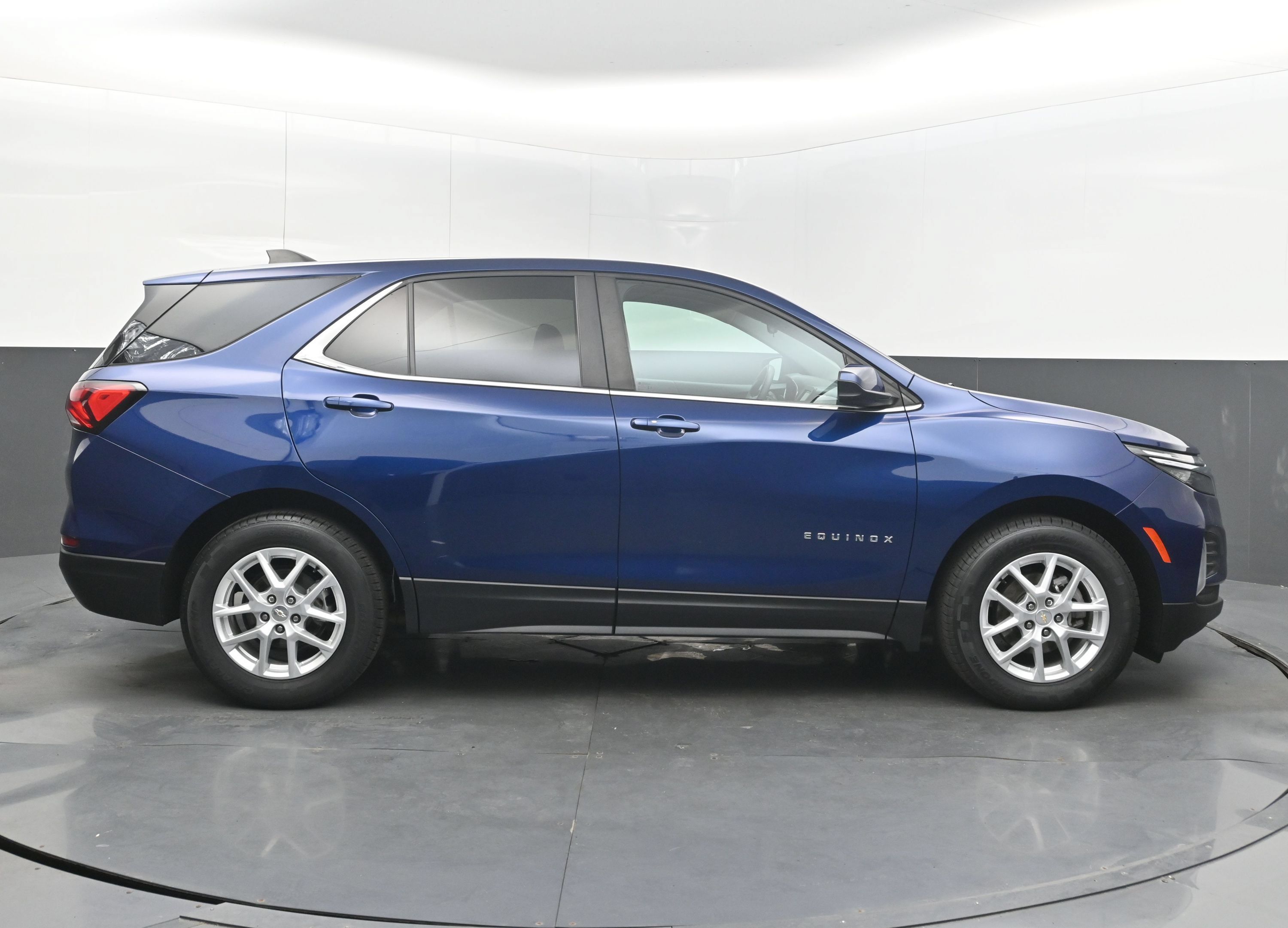 Used 2023 Chevrolet Equinox LT FWD image 10