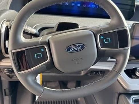 New 2025 Ford Expedition Active image 32