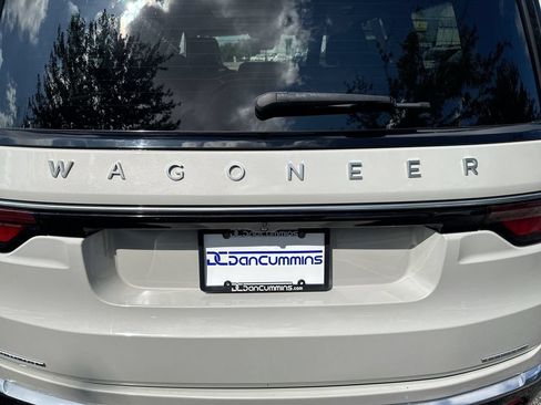 Used 2022 Jeep Wagoneer Series III w/ Premium Group I AWD/4WD image 28