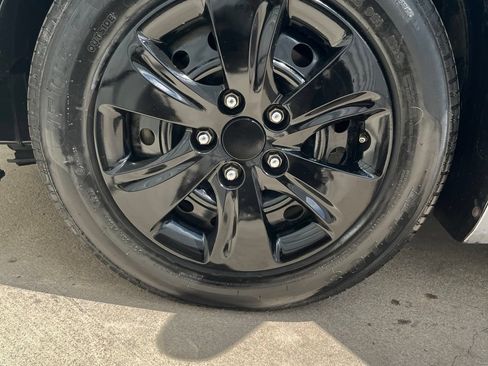 Used 2016 Hyundai Elantra SE FWD image 23