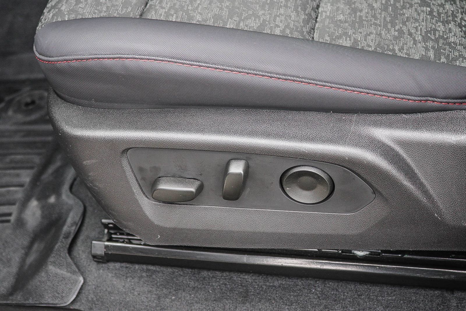 Used 2025 Chevrolet Colorado Z71 AWD/4WD image 16