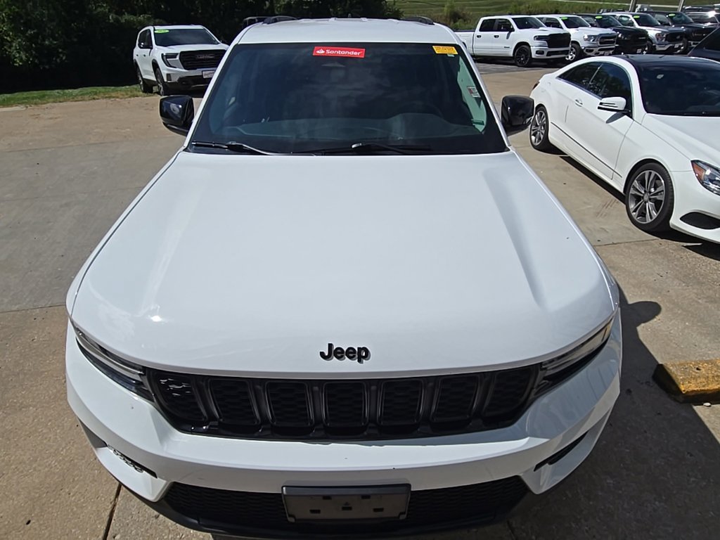 Used 2023 Jeep Grand Cherokee Limited w/ Black Appearance Package AWD/4WD image 16