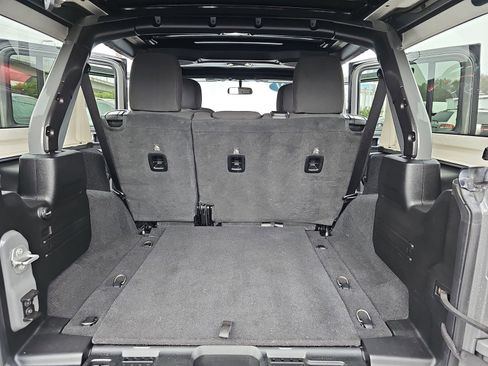 Used 2021 Jeep Wrangler Unlimited Rubicon image 12