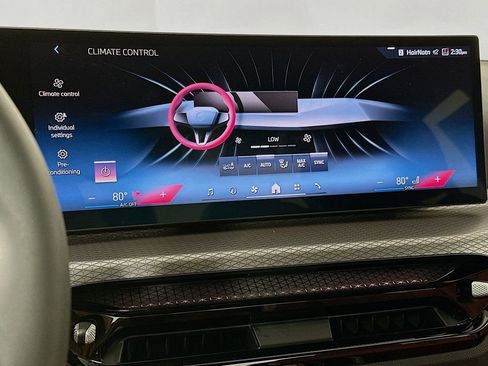 Used 2025 BMW 330i xDrive Sedan w/ Premium Package image 21