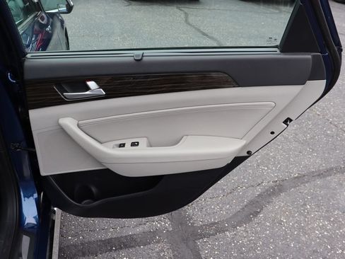 Used 2016 Hyundai Sonata Limited w/ Option Group 04 FWD image 31