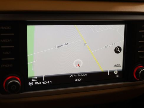 Used 2018 Ferrari California T image 9