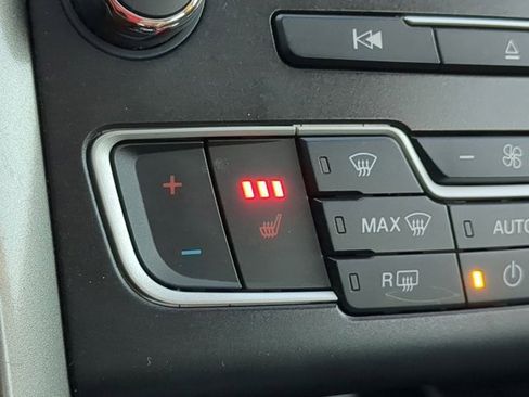 Used 2017 Ford Fusion SE w/ Fusion SE Technology Package image 13