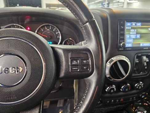 Used 2018 Jeep Wrangler Unlimited Sahara w/ Connectivity Group AWD/4WD image 14
