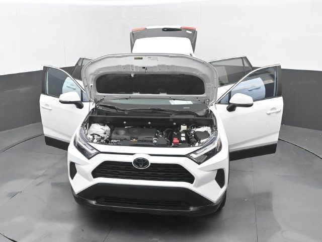 Used 2024 Toyota RAV4 XLE FWD image 33