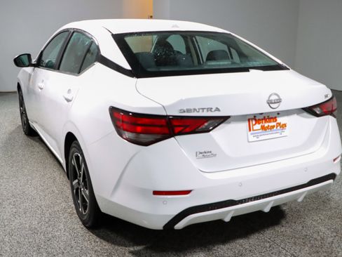 Used 2024 Nissan Sentra SV FWD image 9