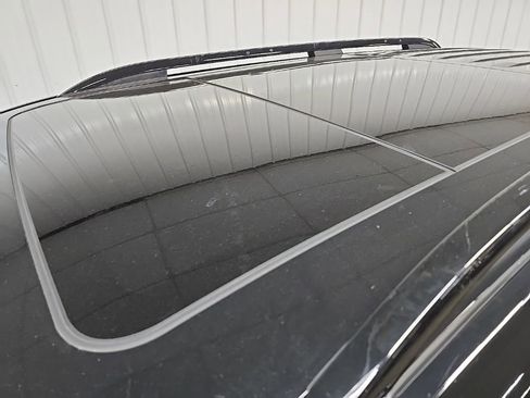 Used 2023 Honda Pilot Elite image 11