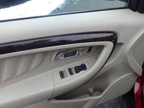 Used 2015 Ford Taurus Limited image 12