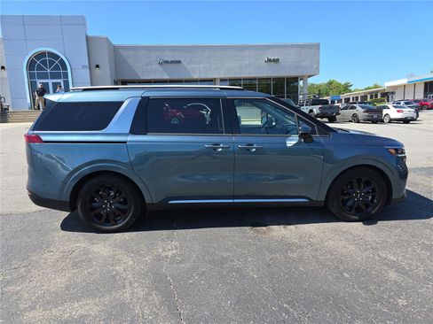 Used 2024 Kia Carnival SX Prestige FWD image 2