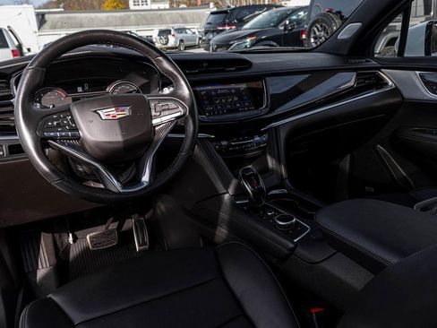 Used 2025 Cadillac XT6 Sport image 17
