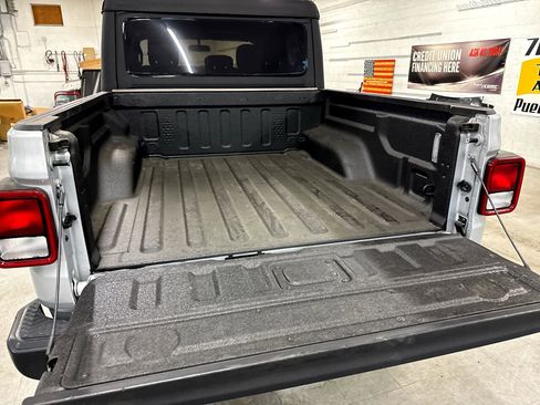 Used 2022 Jeep Gladiator Sport image 73