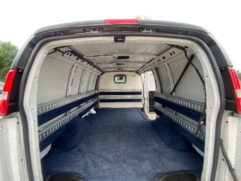 Used 2020 Chevrolet Express 2500 RWD image 12