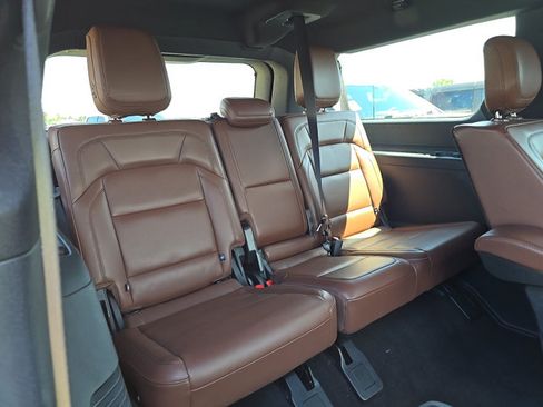 Used 2025 Lincoln Navigator L Reserve AWD/4WD image 11