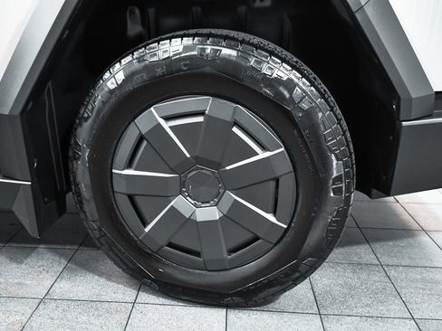 Used 2025 Tesla Cybertruck AWD Crew Cab image 7