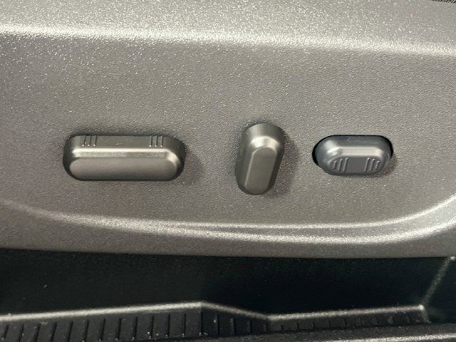Used 2018 Ford Escape Titanium w/ Ford Safe & Smart Package FWD image 13