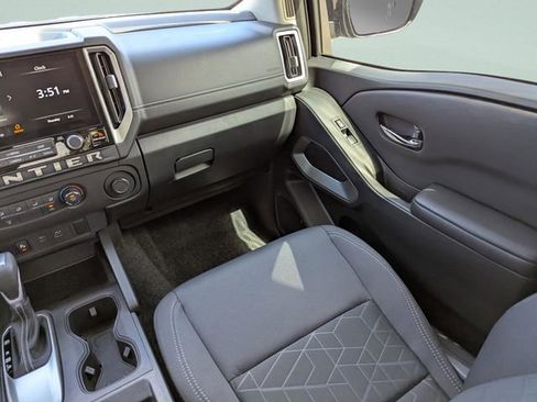 Used 2025 Nissan Frontier SV RWD image 17