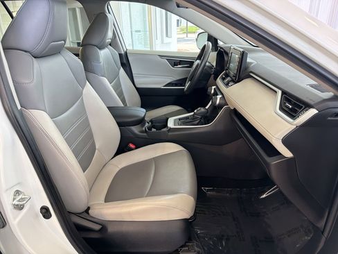 Used 2021 Toyota RAV4 XLE Premium FWD image 29