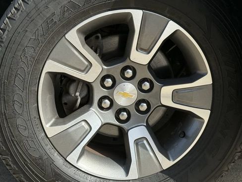 Used 2018 Chevrolet Colorado Z71 AWD/4WD image 11
