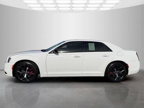 Used 2022 Chrysler 300 Touring w/ Sport Appearance Package image 3