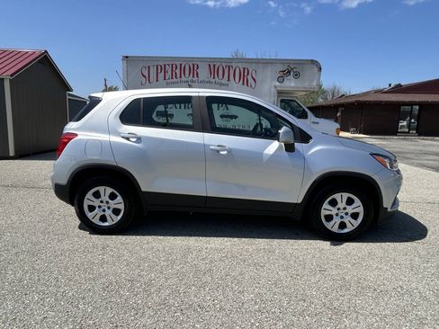Used 2017 Chevrolet Trax LS FWD image 3
