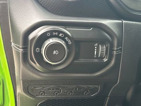 Used 2025 Jeep Wrangler Unlimited Rubicon AWD/4WD image 28