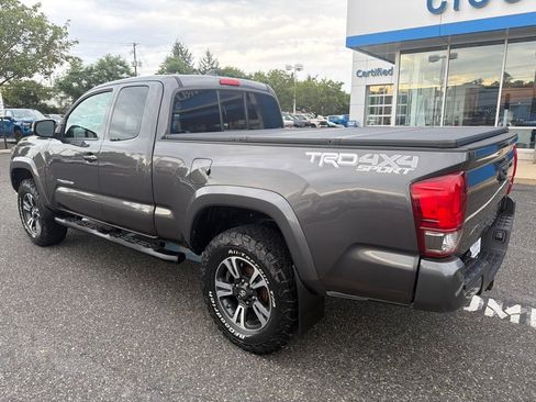 Used 2016 Toyota Tacoma TRD Sport w/ Towing Package AWD/4WD image 6