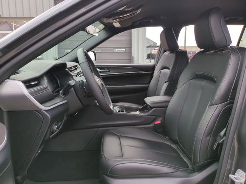 New 2025 Jeep Grand Cherokee L Limited w/ Trailer Tow Package image 17