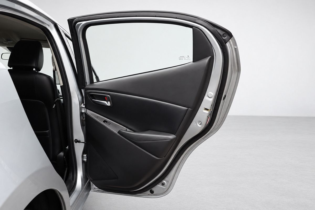 Used 2020 Toyota Yaris XLE FWD image 13