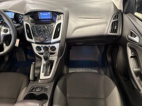 Used 2014 Ford Focus SE w/ SE Winter Package FWD image 19