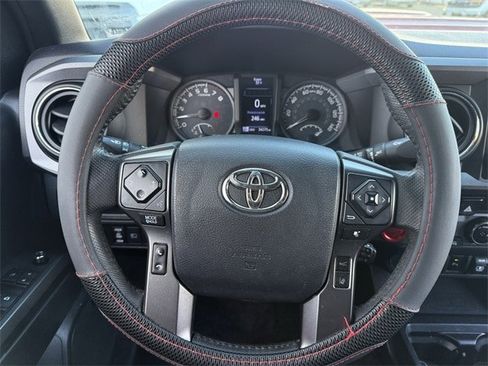Used 2018 Toyota Tacoma TRD Sport image 13