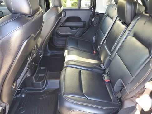 Used 2025 Jeep Wrangler Sahara image 10