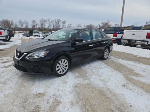 Used 2016 Nissan Sentra S image 4