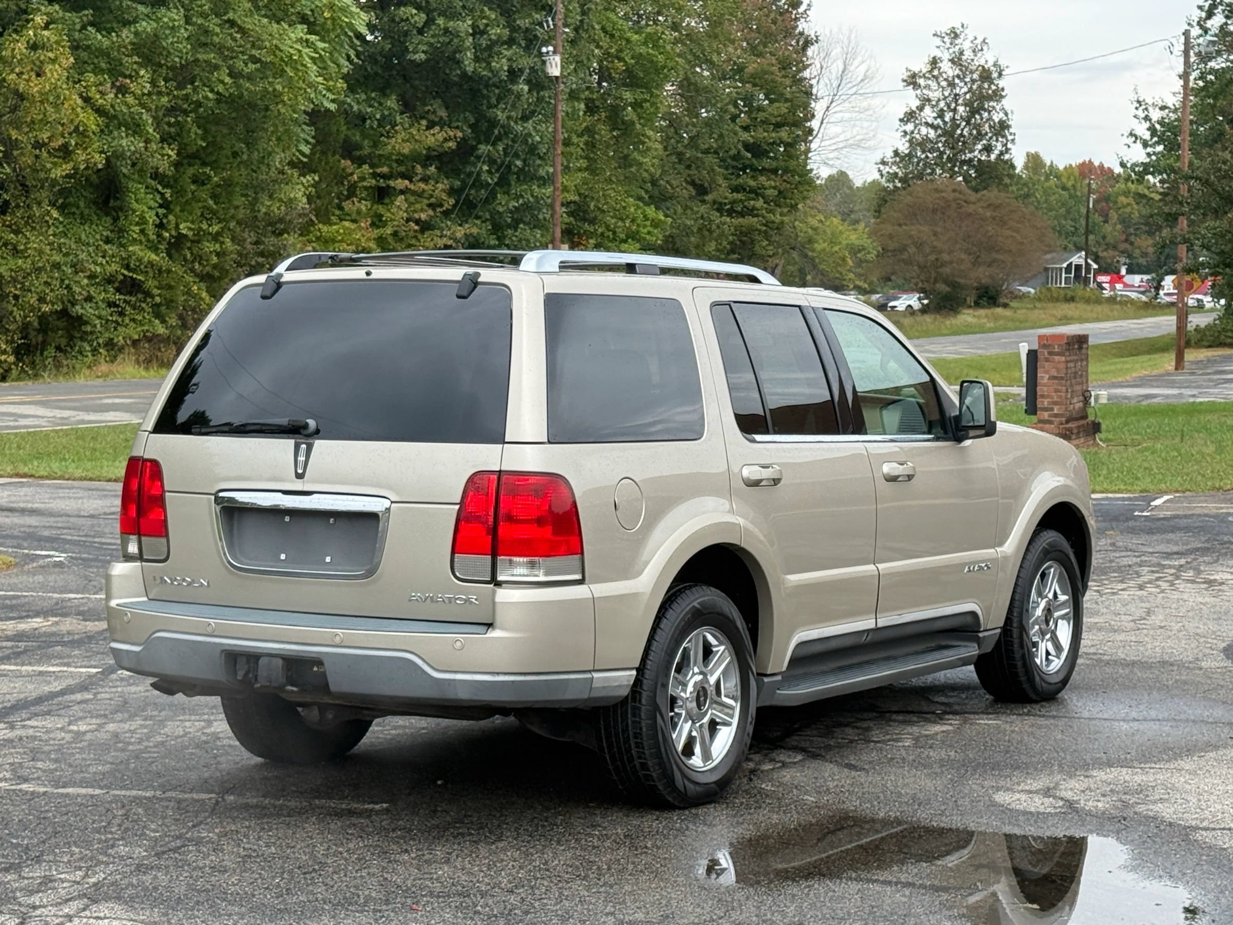 Used 2004 Lincoln Aviator AWD image 4